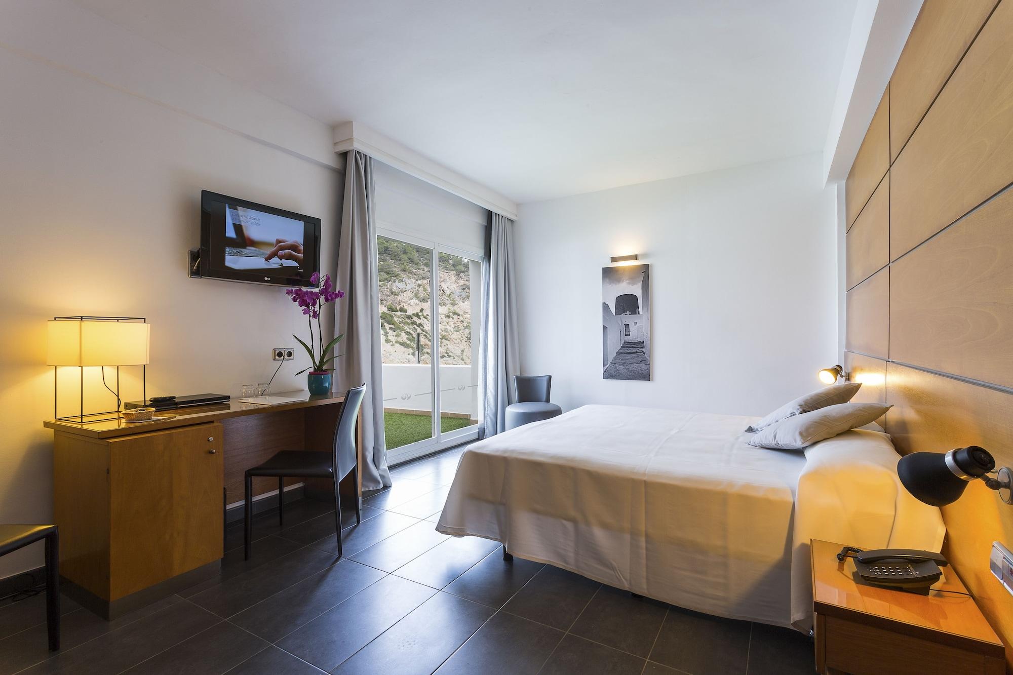 Palladium Hotel Cala Llonga - Adults Only ภายนอก รูปภาพ