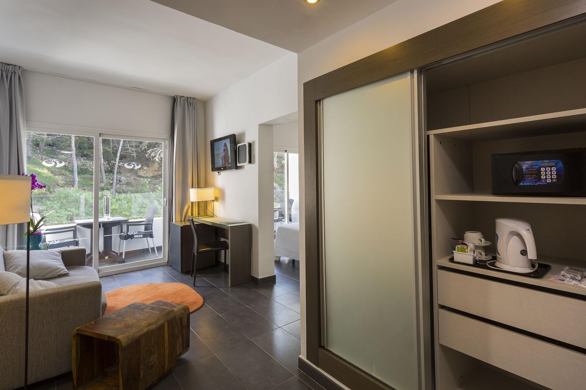 Palladium Hotel Cala Llonga - Adults Only ภายนอก รูปภาพ
