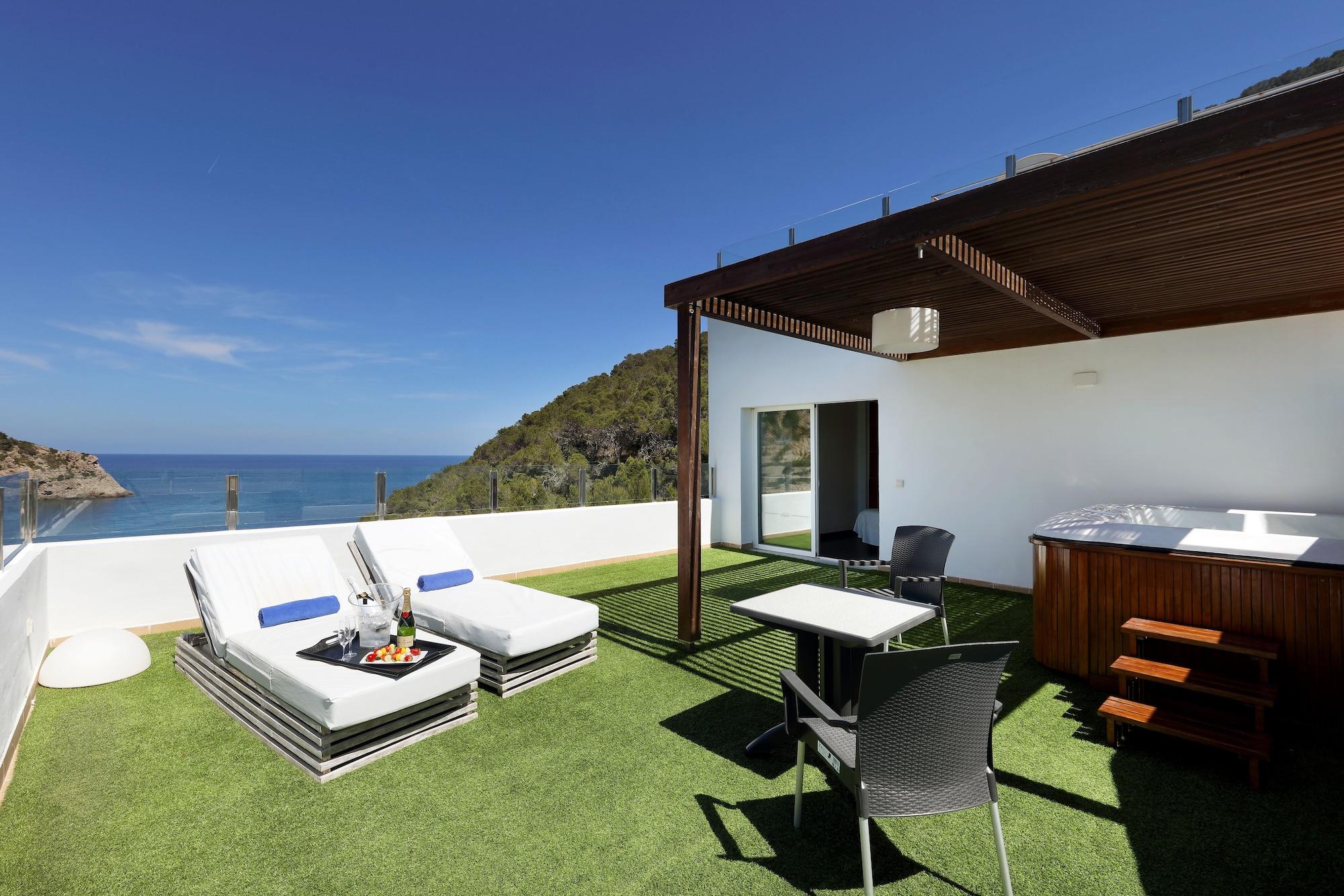 Palladium Hotel Cala Llonga - Adults Only ภายนอก รูปภาพ