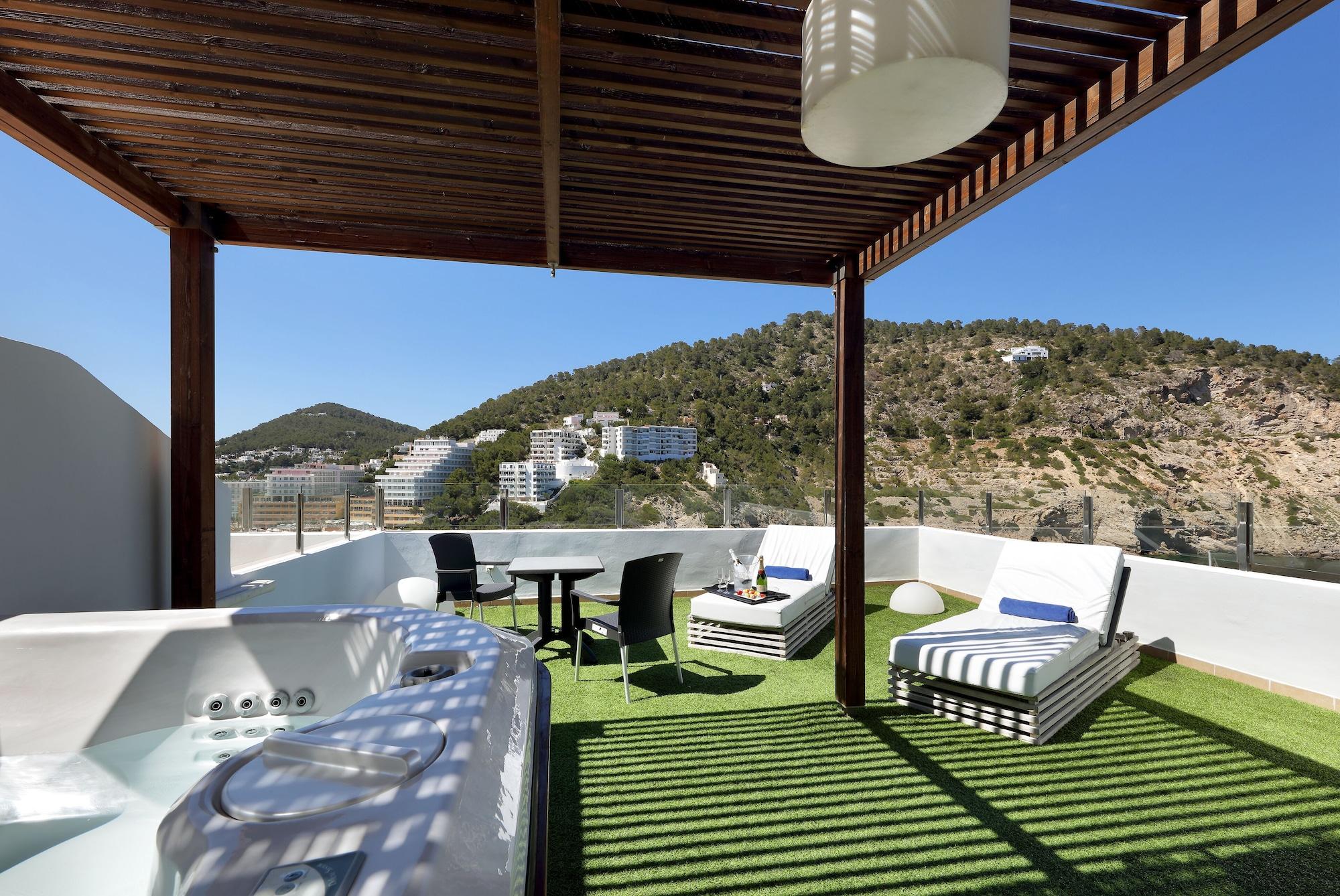 Palladium Hotel Cala Llonga - Adults Only ภายนอก รูปภาพ