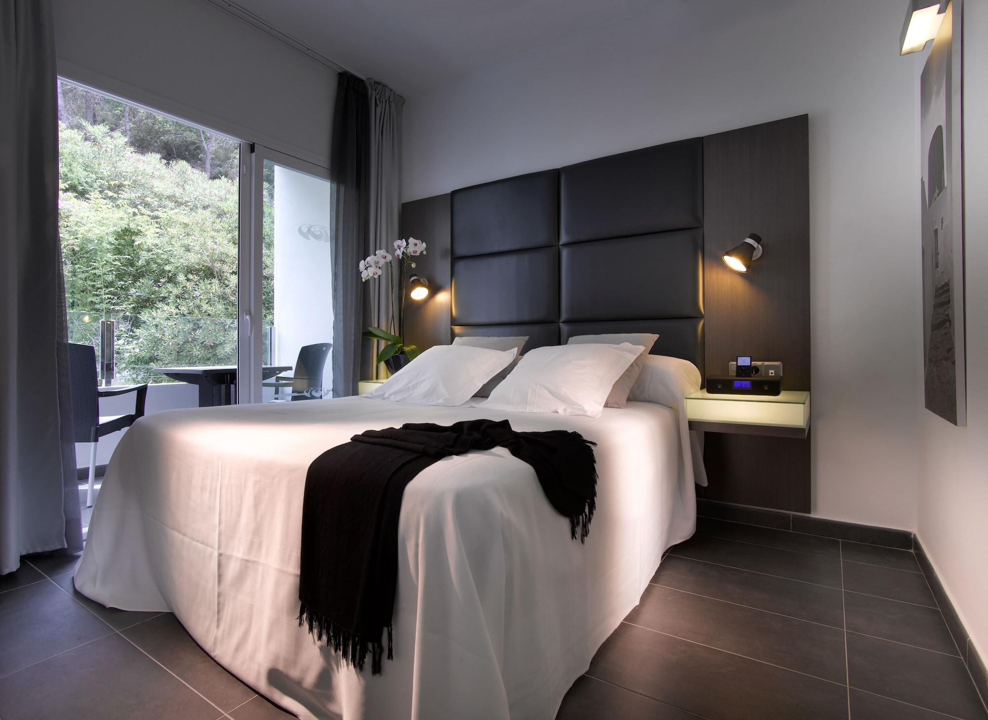 Palladium Hotel Cala Llonga - Adults Only ภายนอก รูปภาพ