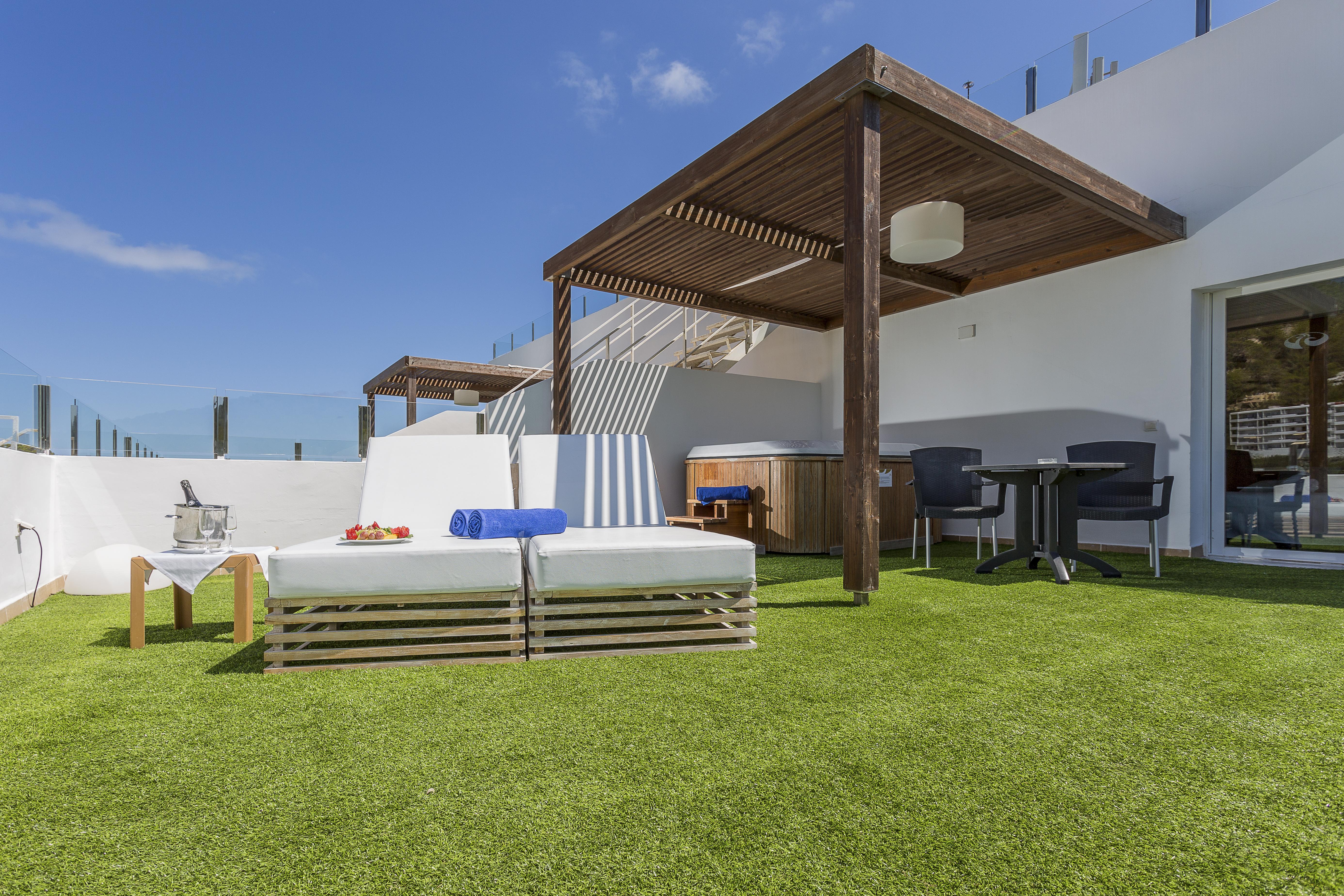 Palladium Hotel Cala Llonga - Adults Only ภายนอก รูปภาพ