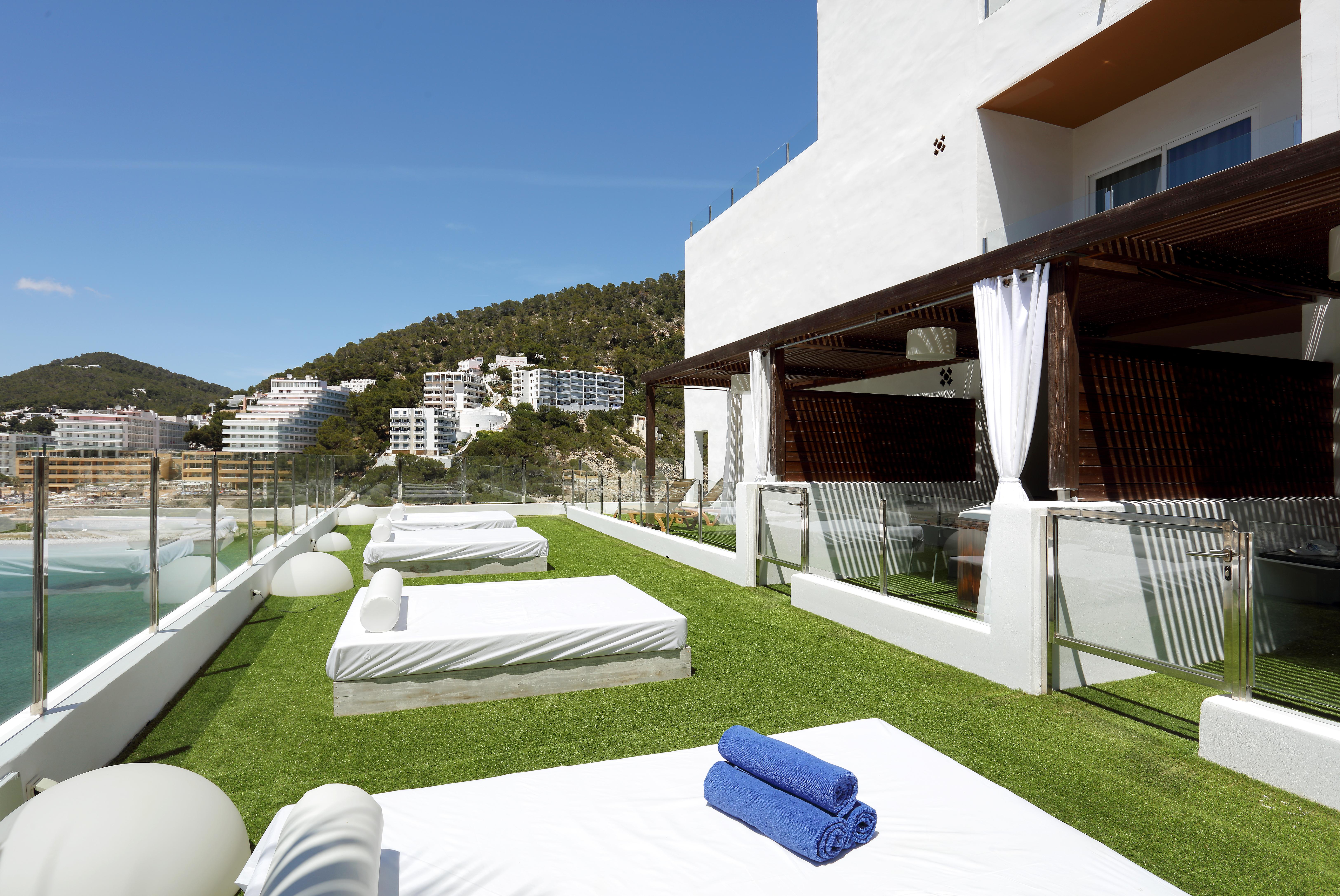 Palladium Hotel Cala Llonga - Adults Only ภายนอก รูปภาพ