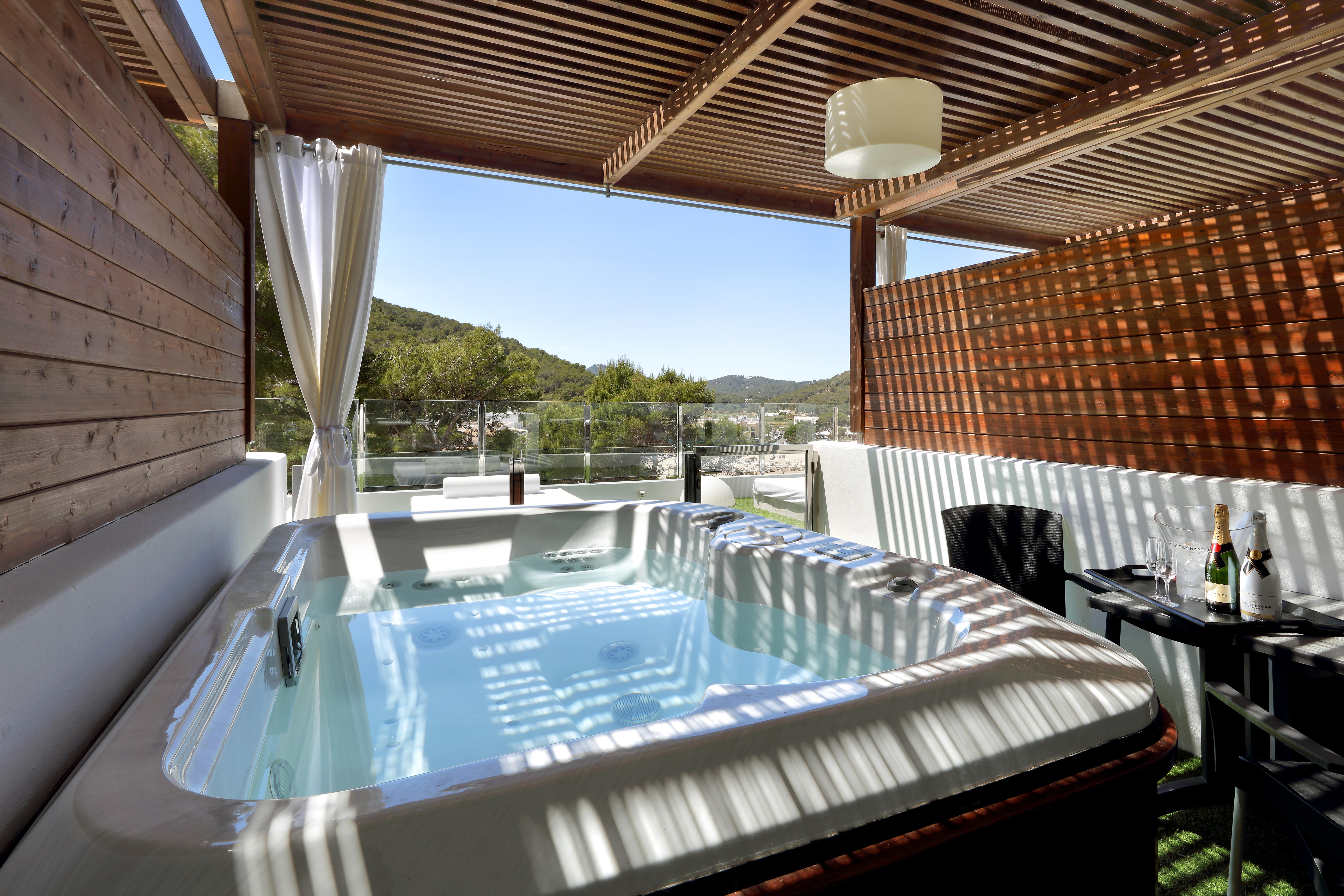 Palladium Hotel Cala Llonga - Adults Only ภายนอก รูปภาพ