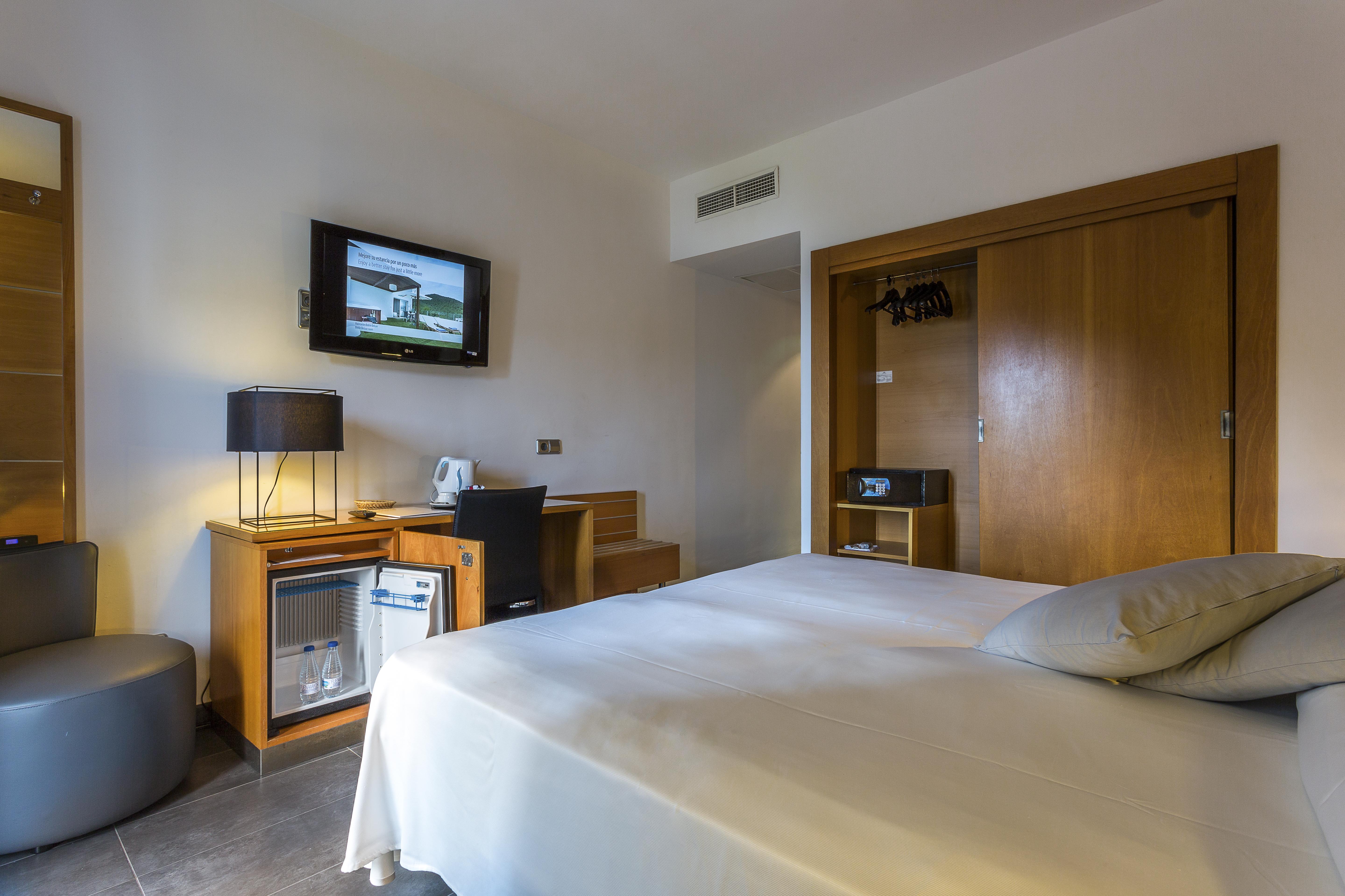 Palladium Hotel Cala Llonga - Adults Only ภายนอก รูปภาพ