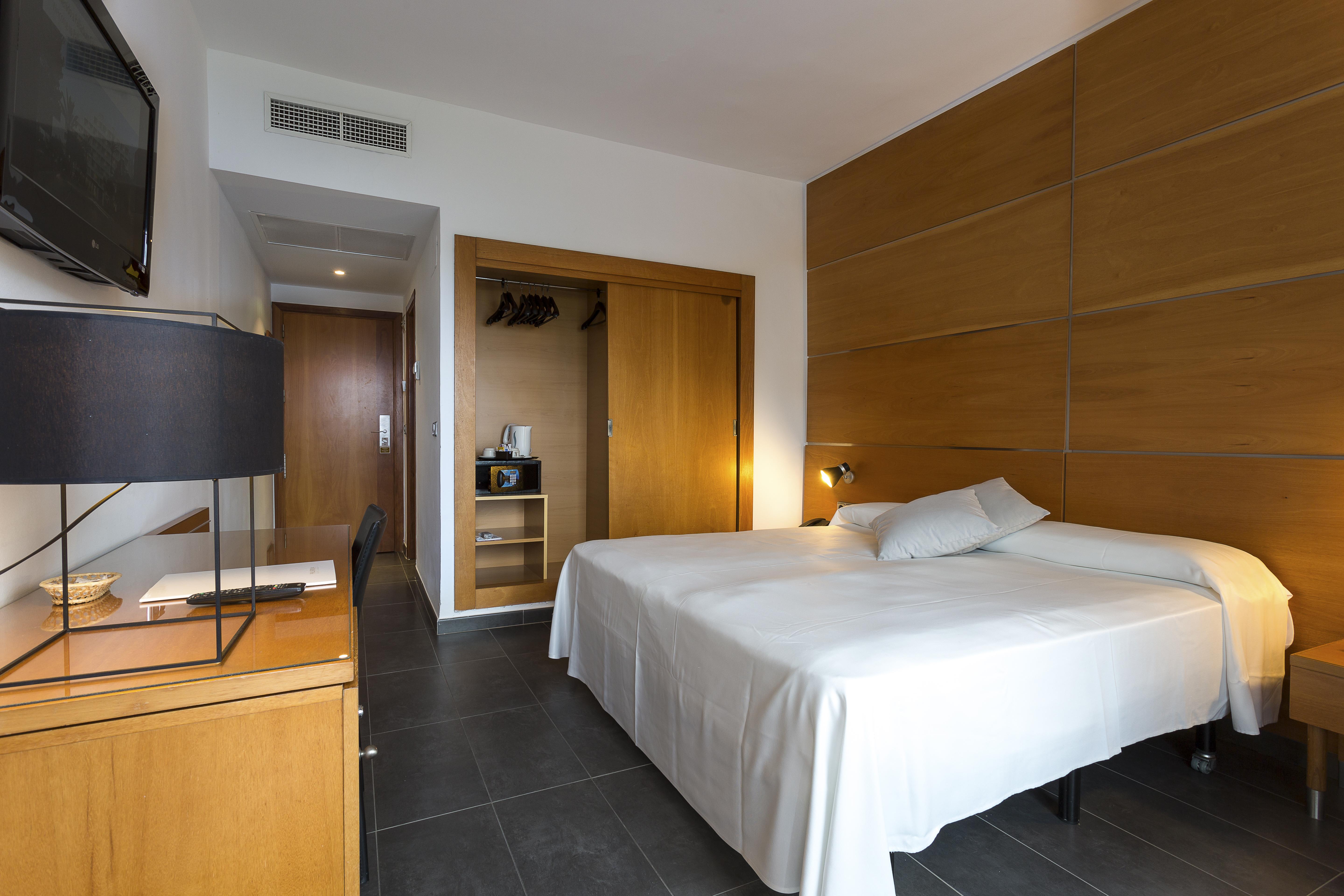 Palladium Hotel Cala Llonga - Adults Only ภายนอก รูปภาพ