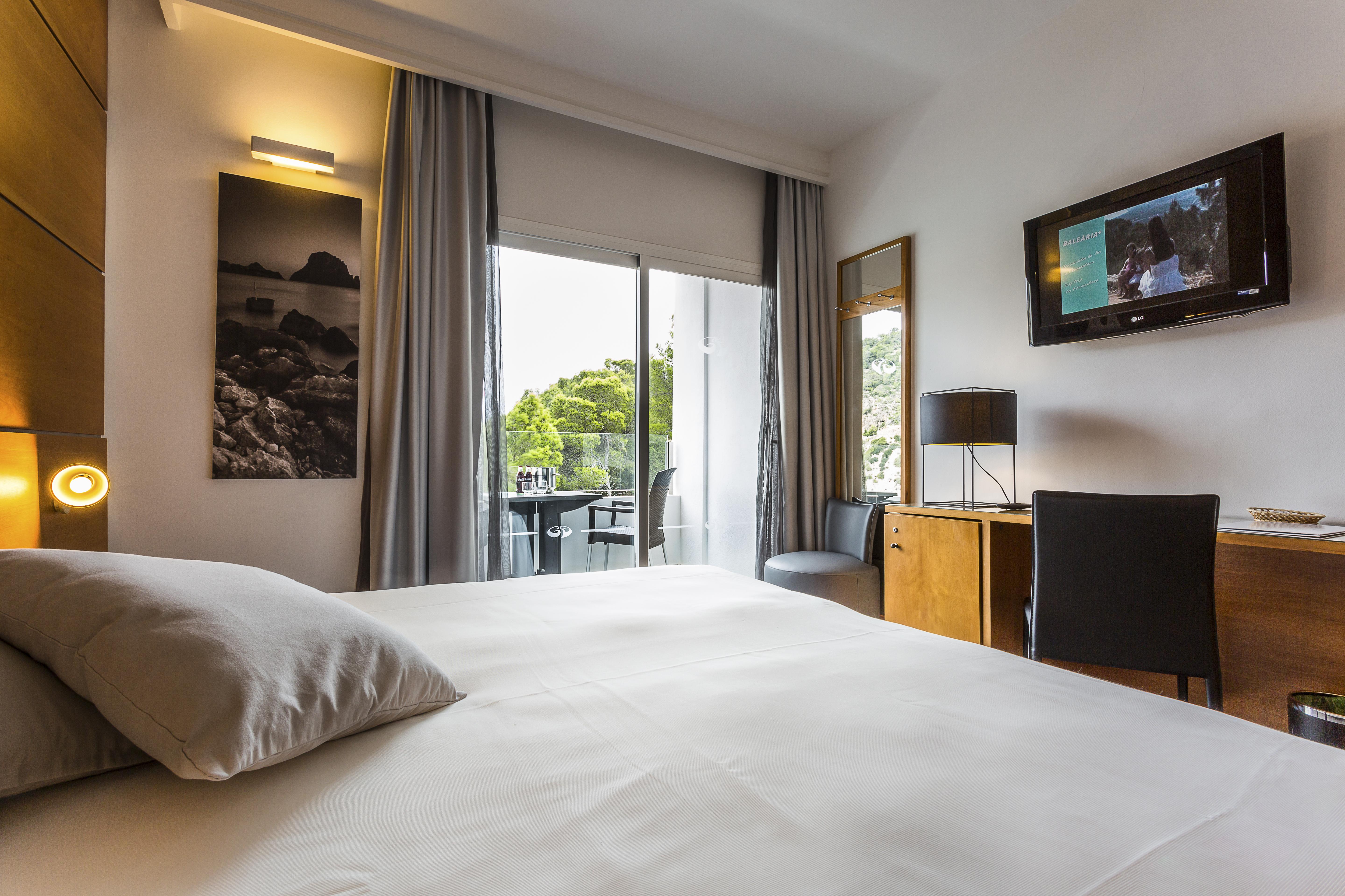 Palladium Hotel Cala Llonga - Adults Only ภายนอก รูปภาพ