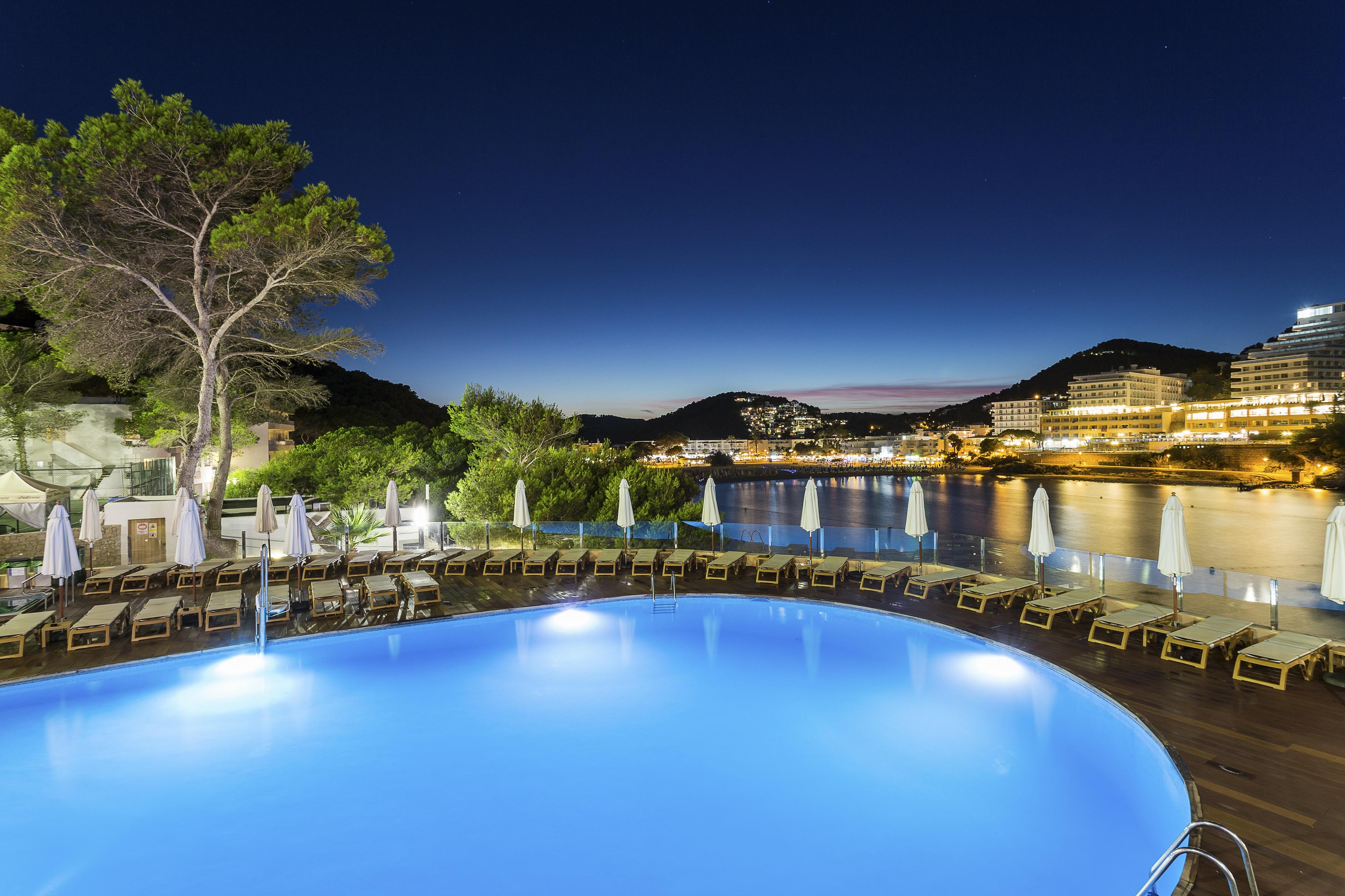 Palladium Hotel Cala Llonga - Adults Only ภายนอก รูปภาพ