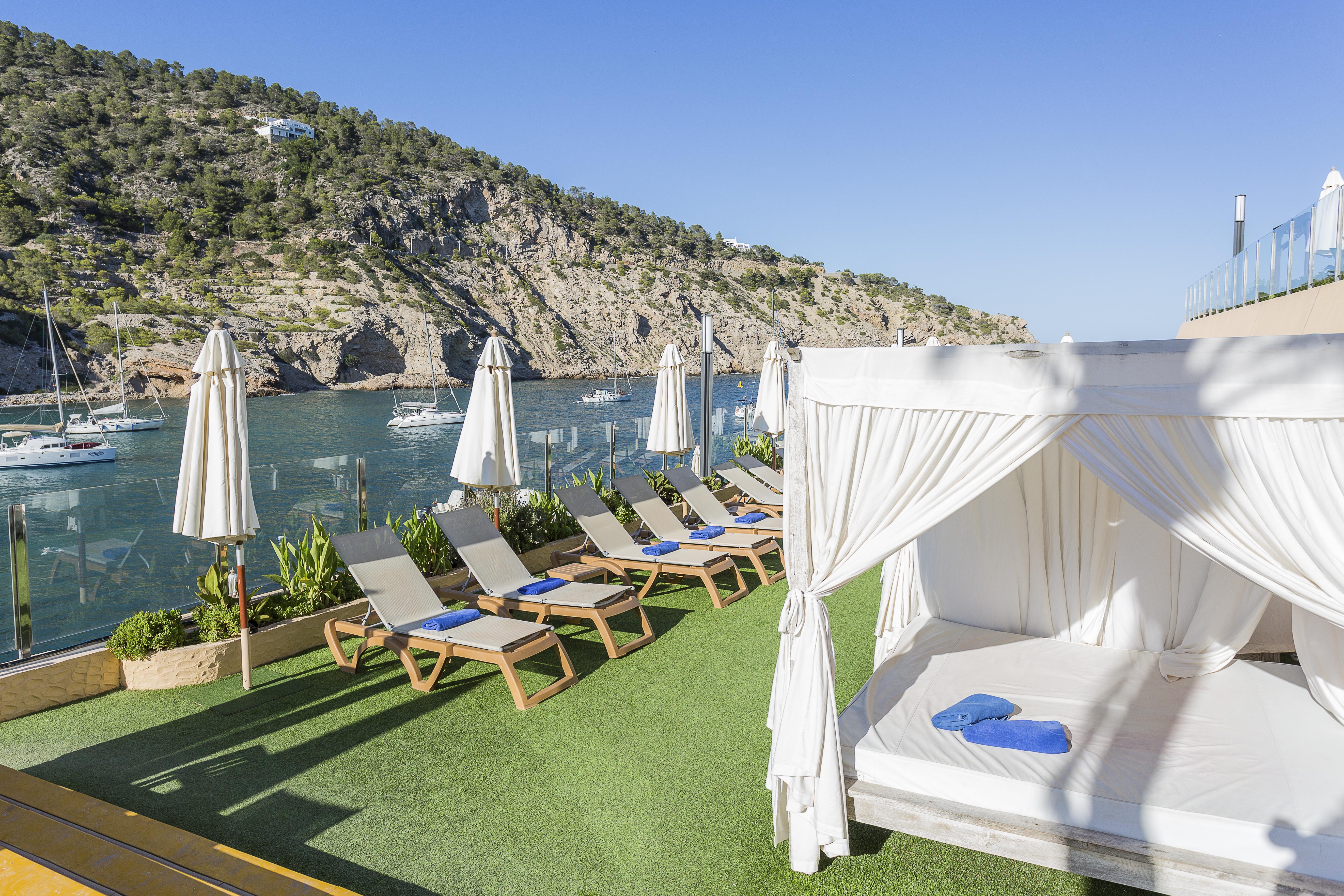 Palladium Hotel Cala Llonga - Adults Only ภายนอก รูปภาพ