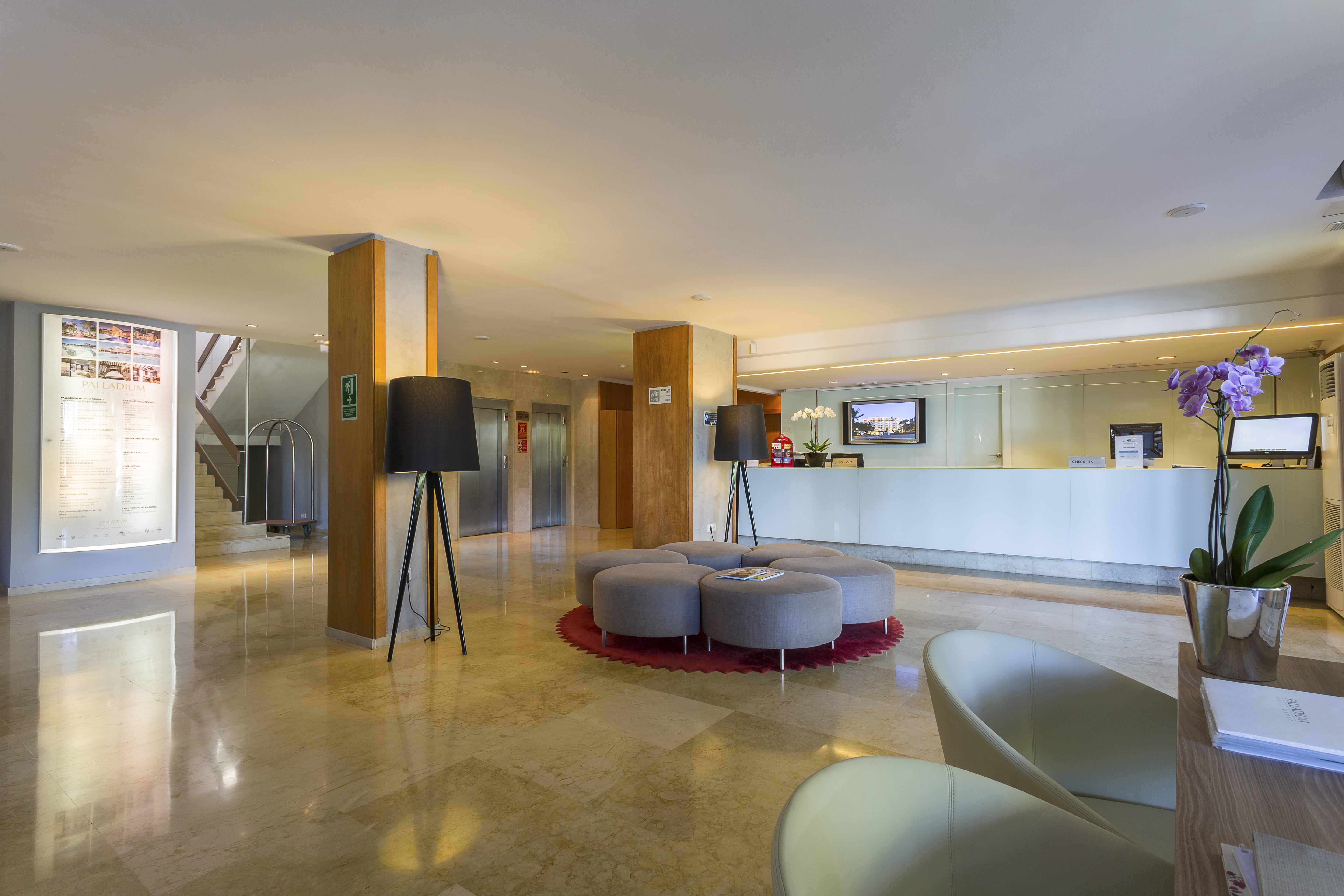 Palladium Hotel Cala Llonga - Adults Only ภายนอก รูปภาพ
