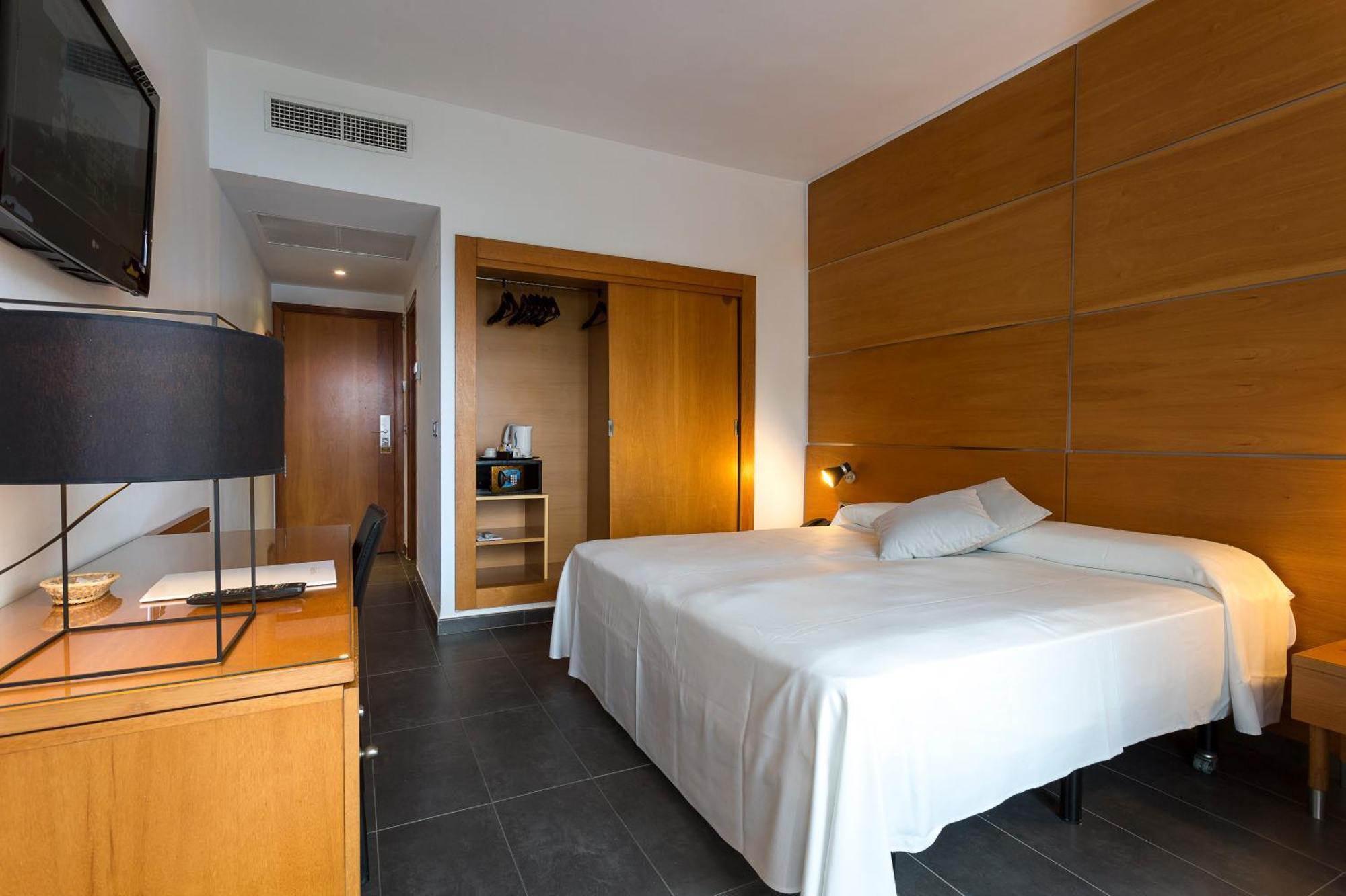 Palladium Hotel Cala Llonga - Adults Only ภายนอก รูปภาพ