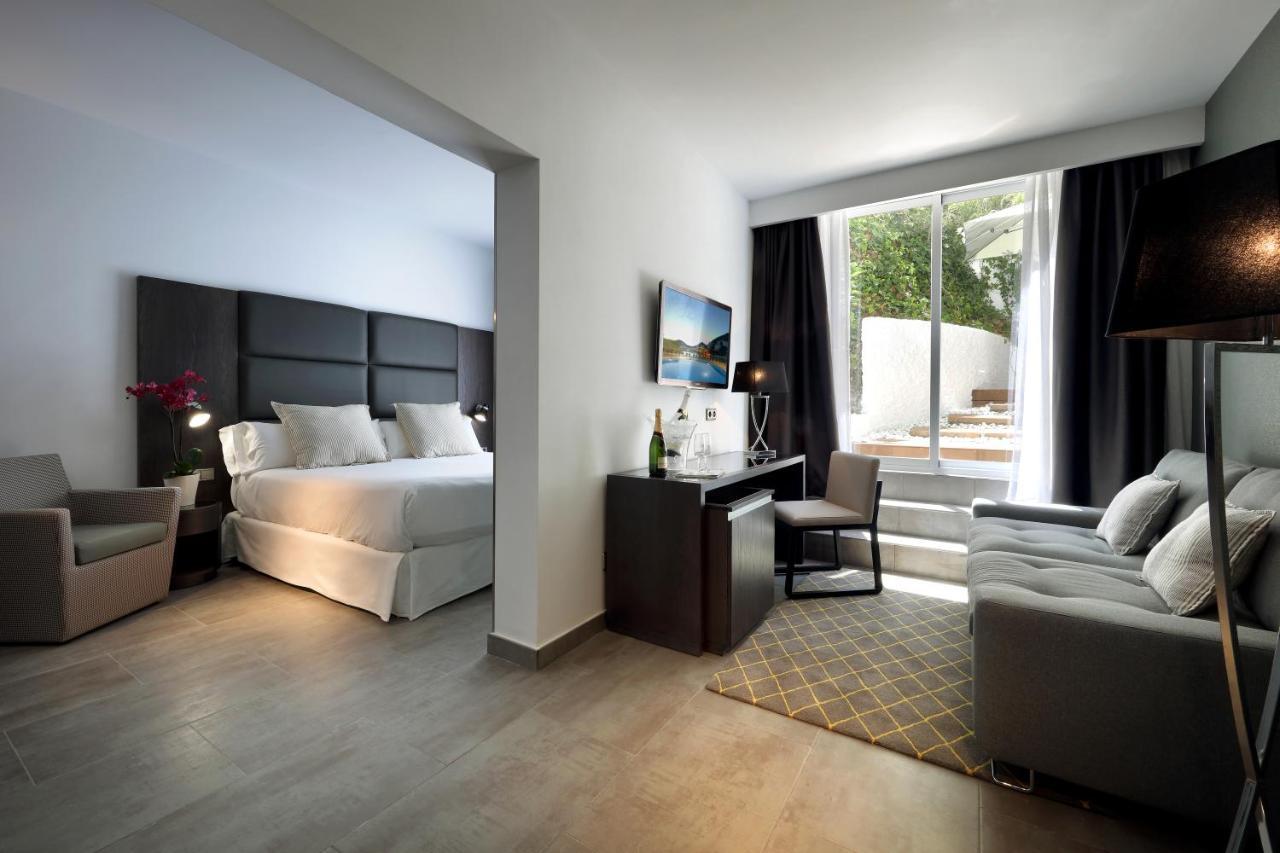Palladium Hotel Cala Llonga - Adults Only ภายนอก รูปภาพ