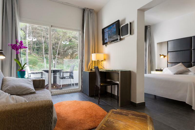 Palladium Hotel Cala Llonga - Adults Only ภายนอก รูปภาพ